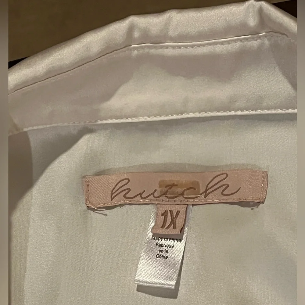 Anthropologie Hutch tie front satin blouse. Button down, lapel collar. Size 1X - Picture 11 of 12